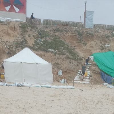 I am Shaima from Gaza, a mother of five children. I love my country very much, but I am forced to leave it because of
the war.
Please donate and share 🇵🇸🇵