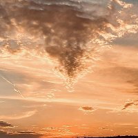 don't look up or down (@weatherhunterhq) 's Twitter Profile