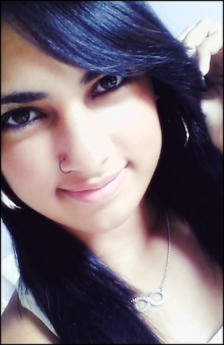 Um sorriso, um abraço apertado, uma música, estar com quem eu gosto, rir até a barriga doer… São coisas simples, mas me faz muito feliz ( Bob Marley ) *-*