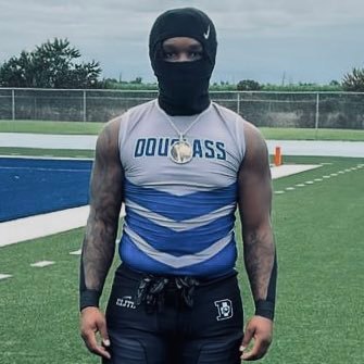5’7 215lbs | Class Of 2025, DE/ DT| Fredrick Douglass highschool| 3.5 GPA