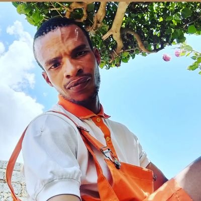 ThabangYoungish's profile picture. I got 5 million ideas for children who want to express themselves in the broken world to be themselves 🥺🥹🤲🤟❤️💯💭💬