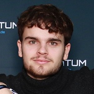 CS Student in Munich. Started building products again. Currently building your personalized market news service. https://t.co/nUisEim3MS