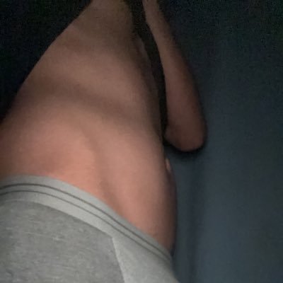 Soy un chico universitario aveces caliente 🫣. Hablemos en insta 🥵