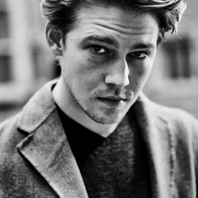 Your first & number one Italian source for all things Joe Alwyn.