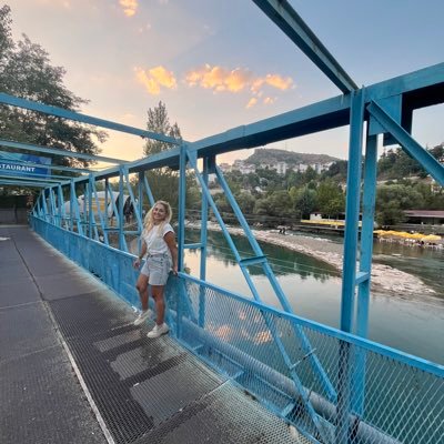 ilksinates's profile picture. “Pencereyi kapama,gök dolabilir içeri ☀️🍀🌺”