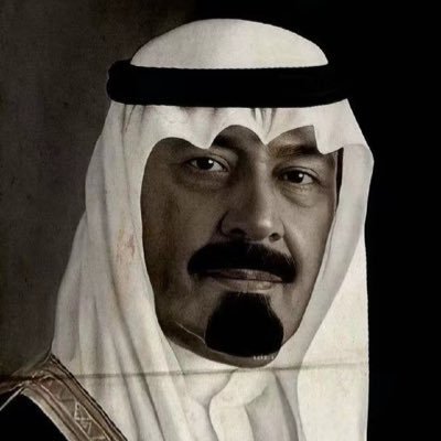 شخص متذوق للشعر وأحب الشعر ، واطرح مما يُعجبني ويعجب المتابع والمتذوق .
