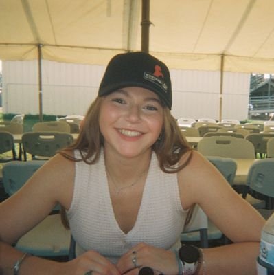 Sophia_Ritter05's profile picture. HHS-'24 ➡️ NSU-'28