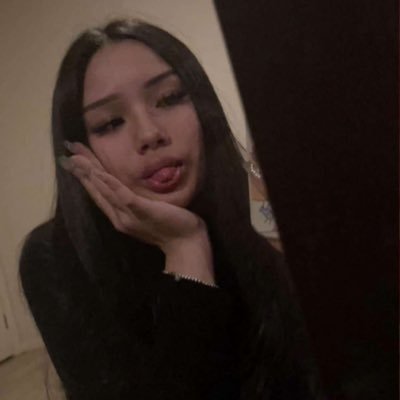 jwlsrdrgz's profile picture. asian latina | insta: juul4s