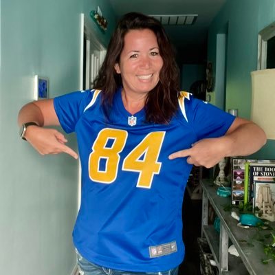 The proud auntie of Jets TE Stone Smartt and UCD Aggies QB Caden Pinnick!! Also a an avid golfer & bowler!