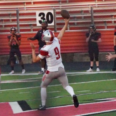 Labrae High School class of 2026 qb | 6’0 | 185 | 3.714 gpa | #9 |email : kenny.yoho1@gmail.com | https://t.co/k02yy5lGoS