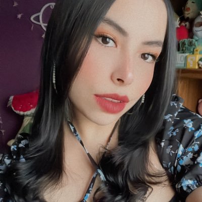 Todos piensan que me llamo Carolina 🦥 | @Twitch Affiliate 👾 | Nintendo ~ Soulslike ~ Valorant 🔫 | 💌 E-mail: caronline.erika@gmail.com | @vadamirzx9 💍♡