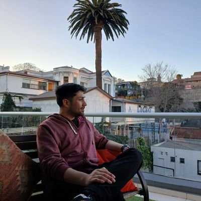 Ingeniero Comercial PUCV. Me gusta el café y el cine. Libertad antes que igualdad. Amo a mi Daniellita