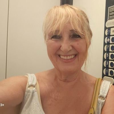 AngeliniSarita's profile picture. Sono poetessa e con i mie versi cerco di trasmettere  emozioni in volo .cerco di raccogliere pensieri tra realtà  e fantasia ma in un unico abbraccio