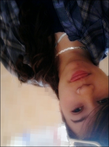 Sou Escorpiana,sou timida :$,Sincera,Alegre,Amiga,odeio falsidade,adoro musica... se quiser saber mais me conheça kkkk