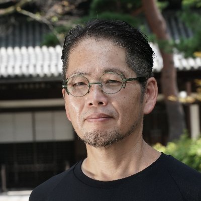 ビジネス小説家。1968年生まれ。同志社大学文学部卒業。大日本印刷、吉本興業での経験を活かし、歴史を題材にしたビジネス小説を多数執筆。代表作の「もしも徳川家康が総理大臣になったら」シリーズは、歴史から学ぶビジネスの教訓を、エンターテイメント性豊かに描き出し、多くのビジネスパーソンから支持されている。