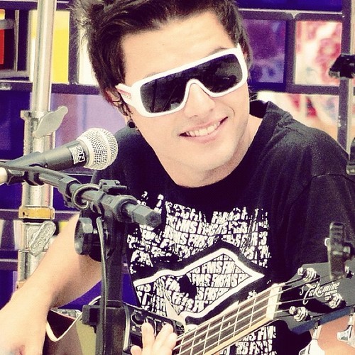 FC dedicado ao @pelanzarestart FC Criado Dia 05/05/2011 ♥
Sigo Toodoos de Volta sz