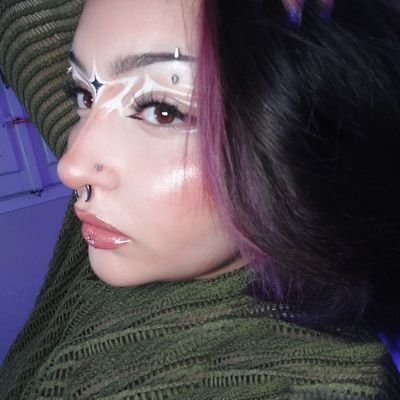 nashlynxx's profile picture. idk what's going on 👍🏻