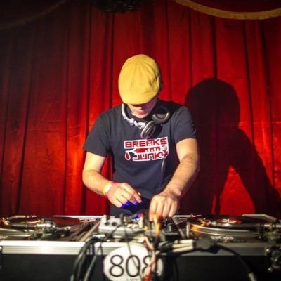 Devoted Father, Award Winning Bass DJ & Radio Host. Bookings - breaksjunky@googlemail.com - Listen 👂 here - https://t.co/2vD2fvIH7i