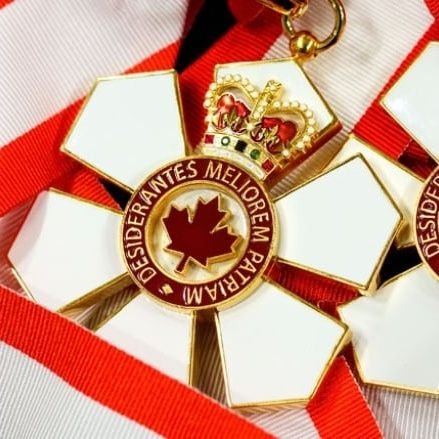 retrobinkie's profile picture. Canadian High Tory 🍁 Québécois ⚜️ Dieu protège le Roi 👑