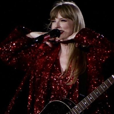 26 | canadian swiftie | she/her 🌈 | bestie of @CCrumblingBooks | eras tour nash n3, toronto n5, sabrina mtl 🫶🏻
