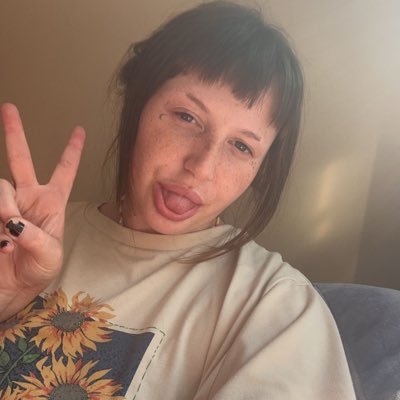 unapparentghxst's profile picture. diary of a grumpy 24 y/o