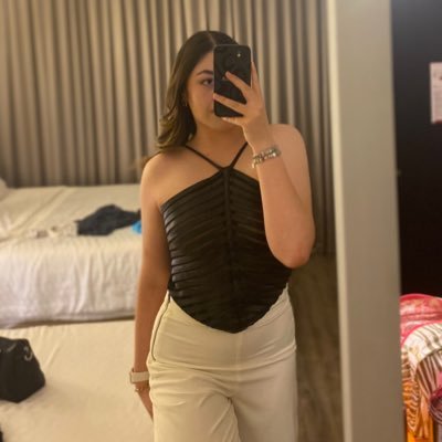 NaciraMendozaO's profile picture. Who's Taylor Swift anyway? Ew