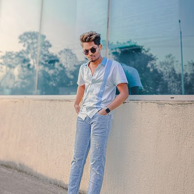 Bisxxal_v's profile picture. Just coaded things
Full stack web-devloper / Next-js / Node js / devops