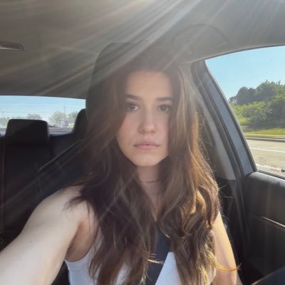 SantiiMari's profile picture. Kubectl config use-context LOVR-GRL 🫰🏻✨