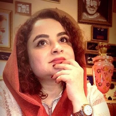 1366esth's profile picture. مثل عکس رخ مهتاب 
که افتاده در آب
در دلم هستی و بین من و تو
فاصله‌هاست ...!