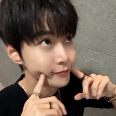 baekhyun__100's profile picture. ❤️😚🥰 (ᓀ‸ᓂ) I LOVE MARK LEEEE || DY TRACK | Rapper & blonde doieeeee | biodance boy| dolce gabbana only