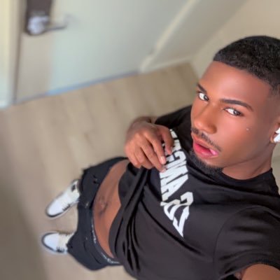 NUB DA BIGGEST👣🩸. Young & fine 😋 23🧱KEEP UP WIMME BITCH!🎯@yofavnubiiaan ig|🙊 🥢 California 🌴