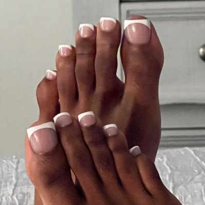 FrenchtipLuvr's profile picture. 