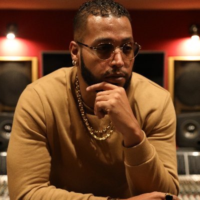 oblikmusic's profile picture. singer / producer