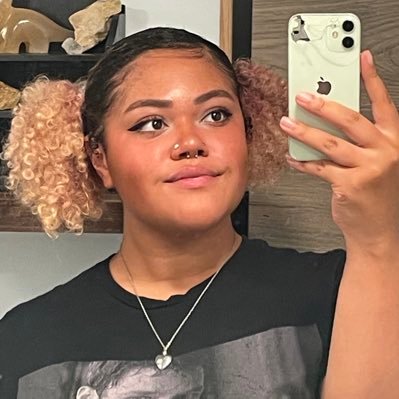 evee_tah's profile picture. *going through an existential crisis*