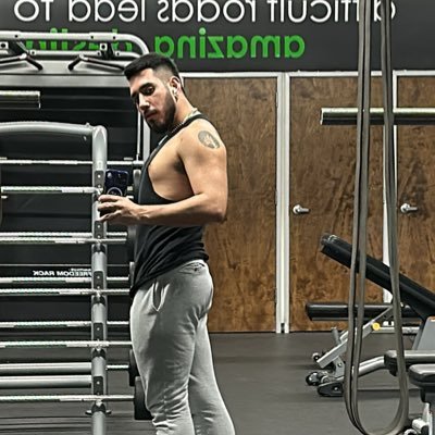 TheAyoAquarian's profile picture. Never said anything about being handsome, just going for noticeable✨