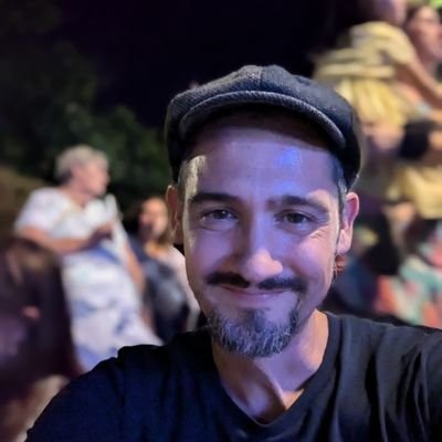 Lehrer am Gymnasium für Kunst, Deutsch, Informatik, Wander- und MTB-Fan