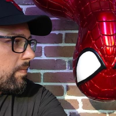 Graphic designer (dicono), interista col sogno di vivere a NYC.
Sono quello con le Jordan e il tatuaggio di Spiderman. Aquario
#team14stronzi