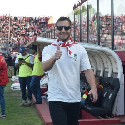Licenciado en Administración.  Hincha y socio de San Martín de Tucumán