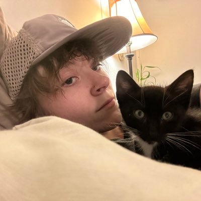 KarissaBowen's profile picture. 💩