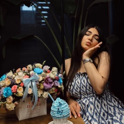 Ellena_az's profile picture. ...