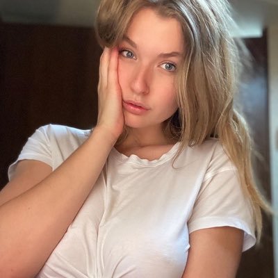 L50302Lura's profile picture. 