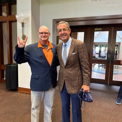 Husband, Dad, Ret. Army & Texas 'Ex; #Longhorns, #Braves, #HookEmš¤š¼, niffnaff & trivia- not always in this order. RT & followers ā endorsement.