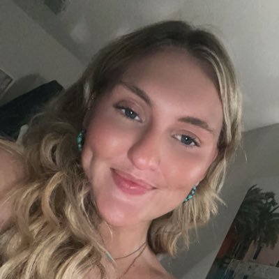 lacyenash's profile picture. 