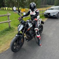 Rubbr8_ (@rubbr8_) 's Twitter Profile