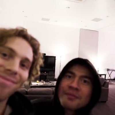 ashdv_dvd's profile picture. 5sos + inhaler truther