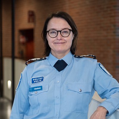 Poliisitarkastaja Poliisihallituksen viestinnässä. Viestinnän valmius ja varautuminen. #viestintä #turvallisuus #viestinnänvalmius