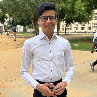 arul_goyal's profile picture. from 'kuch nhi aata.' to 'kuch toh hone laga hai.'