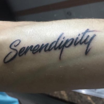 Seriéfilo, políglota, bibliófilo, calistenia, Real Madrid, opositor, fútbol, deporte.