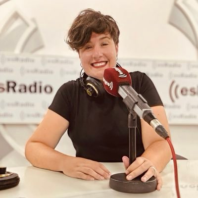 Me divierto en @prohibidocontar🐑 Freak de la TV. Folclórica de corazón. Fútbol Femenino. Periodista en @esRadio 📻