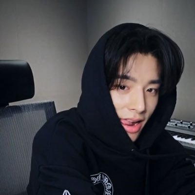 aullyey Profile Picture
